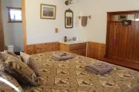 Kara Creek Ranch - King Bed Cabin #8