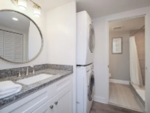 Gated community, private beach access, renovated condo!! Hoteles en Sawgrass