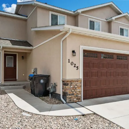 Top Notch Townhouse with Arcade
