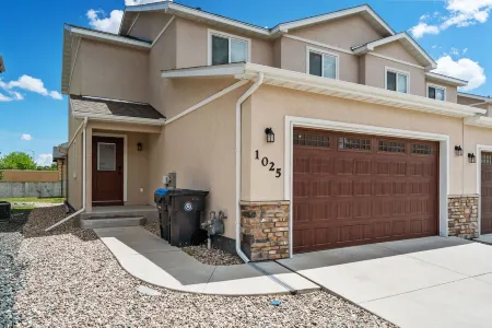 Top Notch Townhouse with Arcade