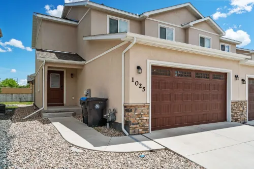 Top Notch Townhouse with Arcade