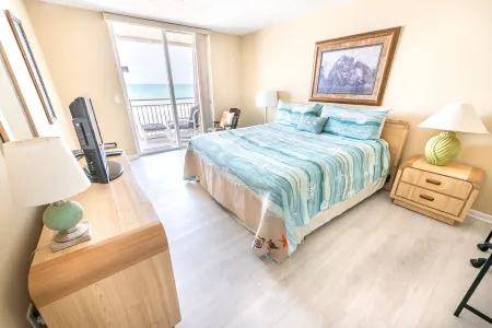 Beachfront Vacation Rental, With Amazing  Ocean Views!
