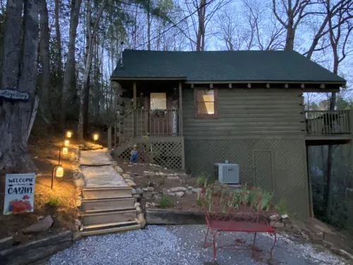 YOUR LOVE STORY BEGINS HERE! SECLUDED! ROMANTIC TRUE LOG CABIN! NOT PET FRIENDLY