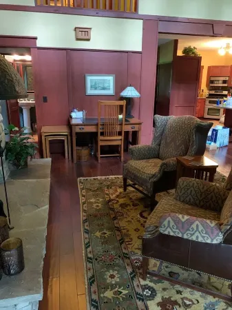 Beautiful Home for rent near CHQ Lake & Institution.