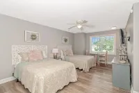 Fantastic condo fully furnished and beautiful overlooking the Magnolia course 샬롯트 스테이션 쇼핑센터 주변 호텔