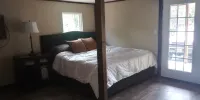 Get Away in your Truck or SUV to the Scenic and Secluded Whispering Pines Cabin