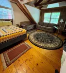 “Almost Heaven” a beautiful log cabin located in a lake and golfing resort!