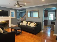 Beautiful place minutes away to New York City . Hotels in Teaneck