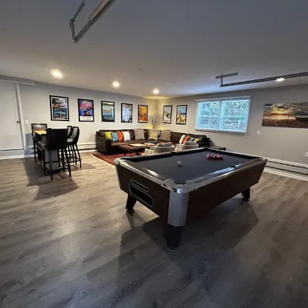 Huge home, sleeps 12, Newly remodeled, perfect for large groups NO PROM PARTIES