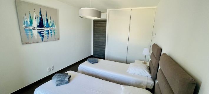 Superb T3 air-conditioned seafront with beach access in the center of Propriano. Hotels in Propriano