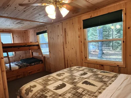 Lakefront Cabin on Snowmobile/UTV Trails