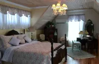 walkable to downtown, lake tomahawk, swimming pool, tennis courts, golf course