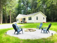 Spring Time Fun Time. Ranch Sleeps 10 & 0.7 mi to GB Main St.Wi-Fi + Hot Tub. Hotels near Bard College at Simon's Rock