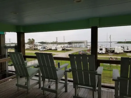 Water view condo in Port O' Connor that sleeps up to 6