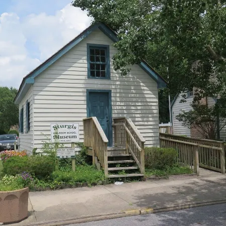 Serenity Cottage: Central to state parks, historic towns, MD & VA beaches