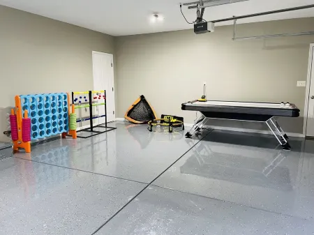 Beautiful Luxury Home located at Island Pointe Marina! Just 1 mile to downtown!