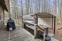 Rustic Chalet Retreat w/ Hot Tub