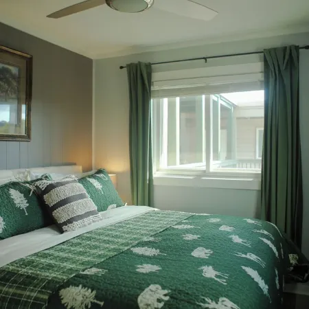 Slopes View! Large Deck/Heated Pool/Hot Tub/Fitness/Sauna/Steam! 2BD/2BA+SofaBed