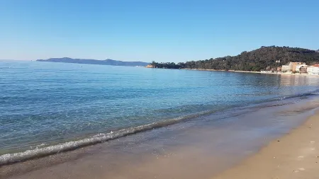 Villa des Cyprès Property Magnificent Secure and Peaceful Private Parking Lot Отели в г. Борм-Ле-Мимоза