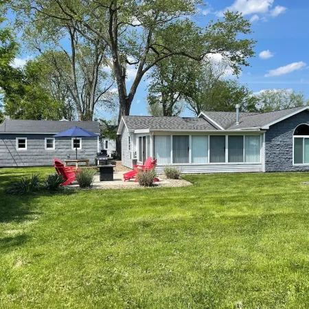 Huron Lake House Getaway at Old Homestead Beach = Beach & Chill