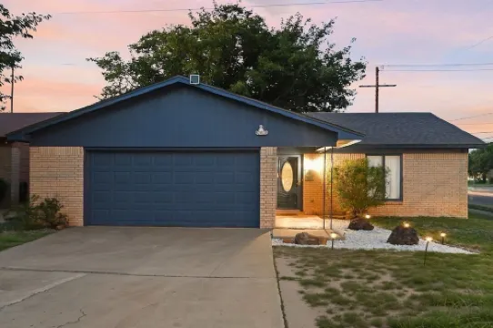 Sleeps 19 ♨Hot Tub♨Game Room!♨3 TVs ♨Fun Backyard♨Central♨