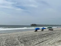 "Life's a Beach" 1 block from beach, pier and inlet boardwalk. Hotels near PAINTINGS BY KAREN PELLEGRINO