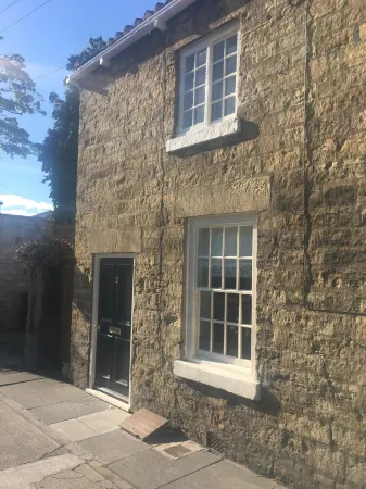 Charming, recently renovated, cosy cottage for two in Wetherby