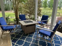 Farmhouse escape, minutes to Lake Gaston or Downtown Littleton. Pets welcomed!
