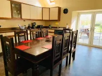 Luxury Self-Catering Traditional Family Farmhouse in John o’Groats, Caithness Hotel di Wick