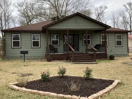 Waterfront Family Lake House with Gameroom