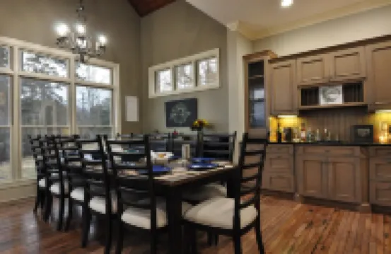 High-end large quiet home with amazing long-range views, close to Lake Chatuge