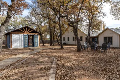 LUX Farmhouse-HEATED POOL/CASITA/GAME ROOM/SPA HOUSE