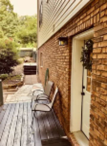 Tranquil Wooded King Bed Suite Close to Everything - Homestays