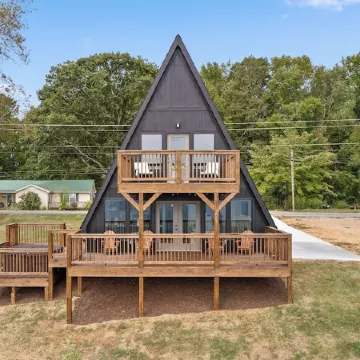 Mountain’s Edge by Appalachian A-Frames, Mountain View, Hot Tub, WiFi