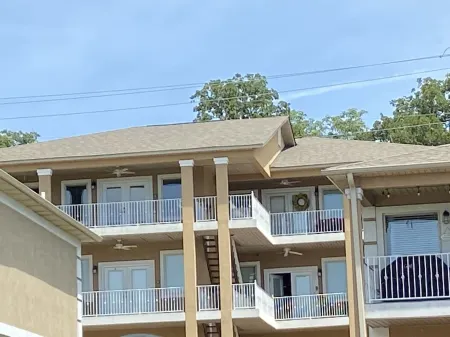 Relaxing Lake View Condo