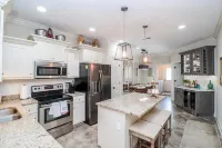 Luxurious condo minutes from Ole Miss & the Square