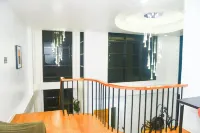 A beach house (shared space) and a romantic place during sunset! Hotels in Naval