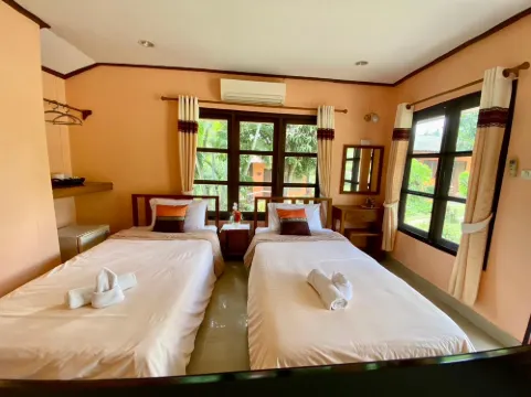 Baanphuthadol Hotels in Mae Hong Son