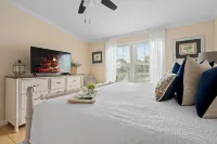 Coastal Cottage w/ Pickleball and Outdoor Oasis 2 mi to Beach - balcony