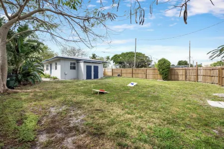 2BR on Swinton - 1 Mile to Beach, 1 Block to Ave Отели рядом со станцией Delray Beach Tri Rail Station