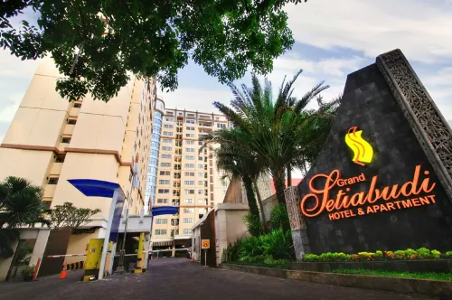 Youre.at - Grand Setiabudi Apartment