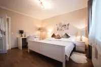 Traumhafte Ferienwohnung zum See. Mit Pool, Whirlpool, Sauna und Outdoor-küche Stadtlauringen 호텔