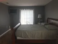 3 bedroom Pool home. Quiet Neighbourhood