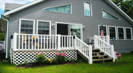 Beautiful Waterfront - Skiing/Snowboarding/Snow Mobile near house