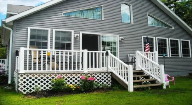 Beautiful Waterfront - Skiing/Snowboarding/Snow Mobile near house