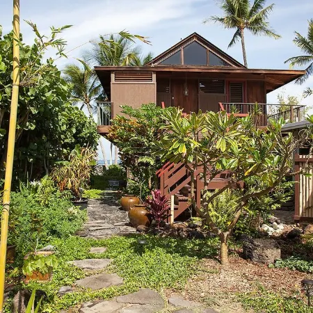 Hawaii Oceanfront 1-bedroom Cottage