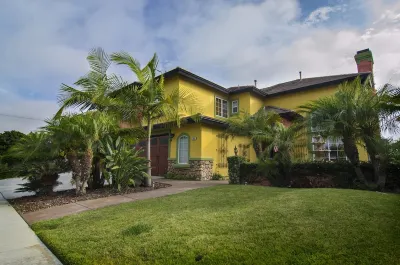 ~Unique Villa! Walk to Beach, Pool/Spa, Pets Ok!~ Hotel in zona GIA Museum