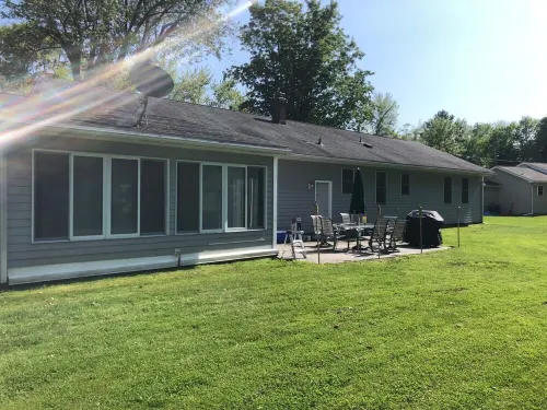Steps to the beaches of Lake Erie 4BR, 3BA Beautiful House