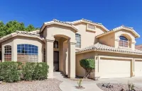 Gorgeous 5 Bedroom w/ Heated Pool Sleeps 16 鄰近DeVry University的酒店