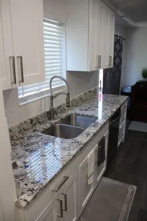 SKI UTAH - Eat, Sleep, and Discover northern Utah. 10 Min-SLC